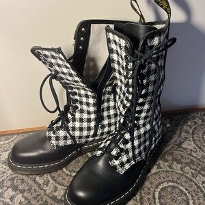 Size 9 tall Dr Martens Houndstooth